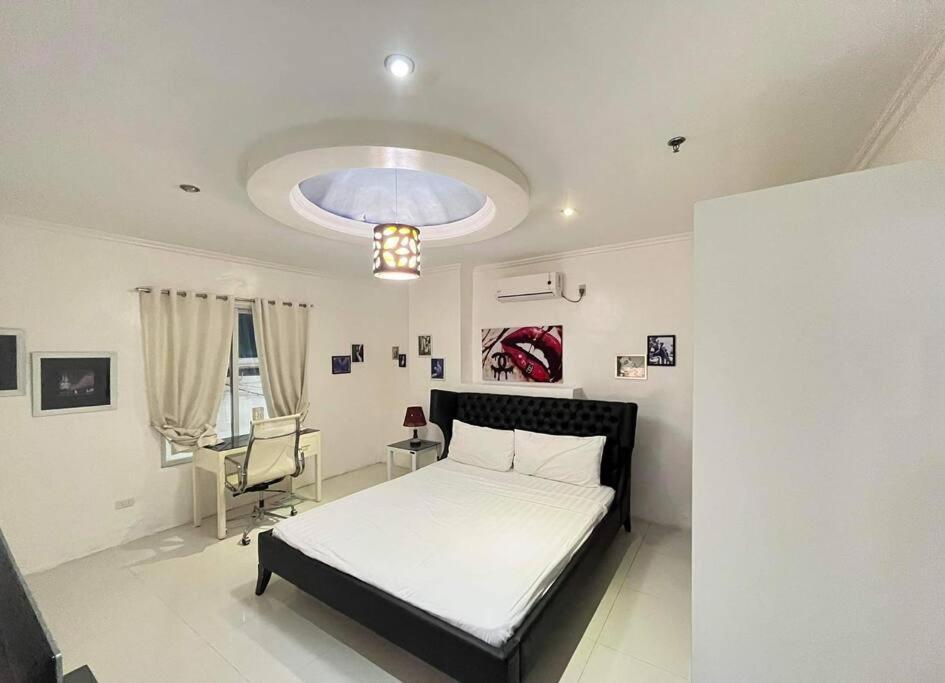 Kandi Big 1 Bedroom King Bed, Free Housekeeping, Wi-Fi อังเฮเลส ภายนอก รูปภาพ