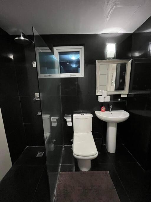 Kandi Big 1 Bedroom King Bed, Free Housekeeping, Wi-Fi อังเฮเลส ภายนอก รูปภาพ