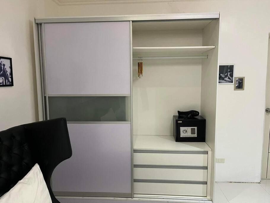 Kandi Big 1 Bedroom King Bed, Free Housekeeping, Wi-Fi อังเฮเลส ภายนอก รูปภาพ