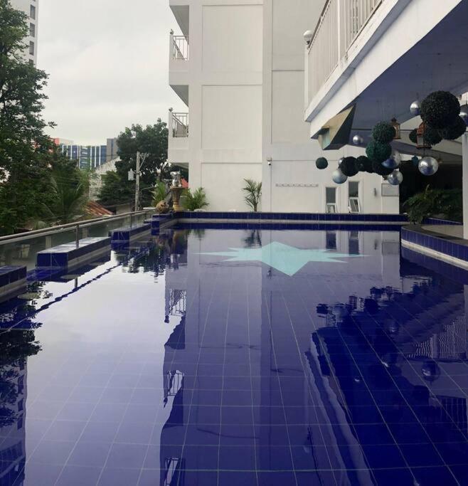 Kandi Big 1 Bedroom King Bed, Free Housekeeping, Wi-Fi อังเฮเลส ภายนอก รูปภาพ